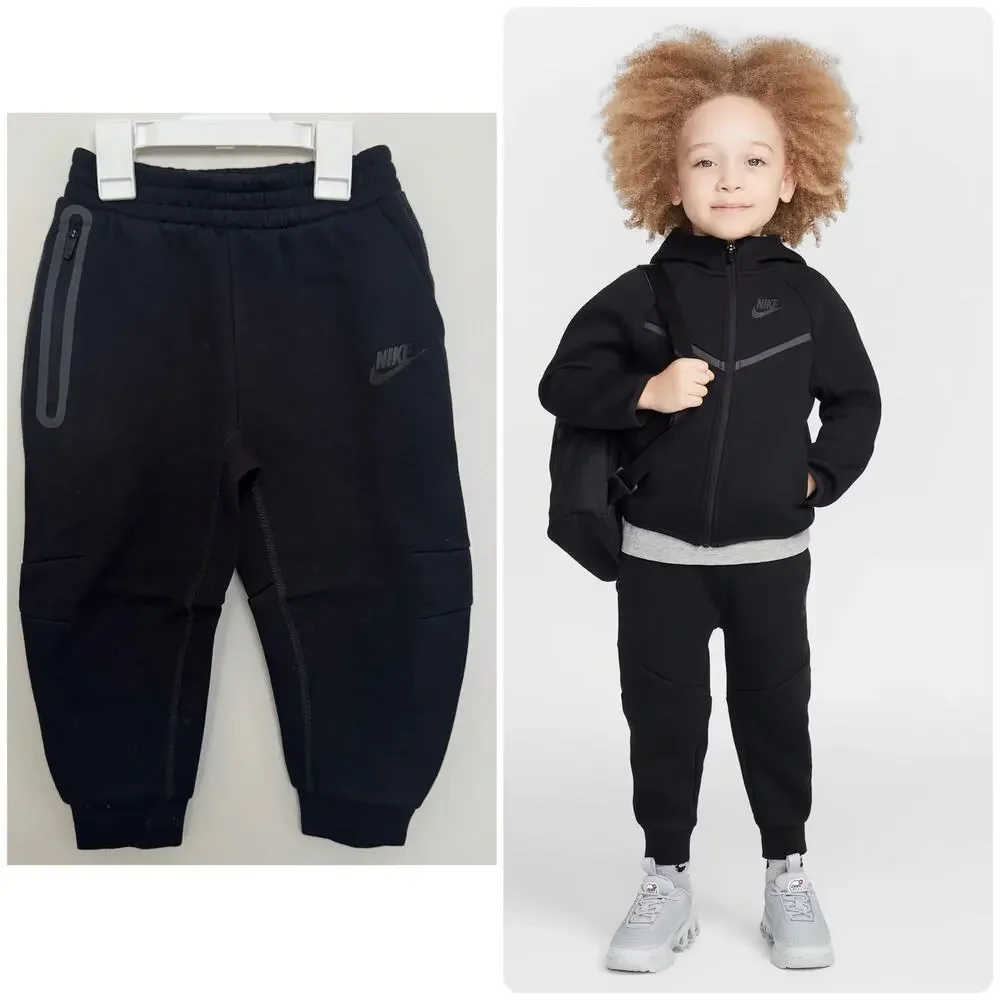 Nike Tech Fleece Joggers in Black